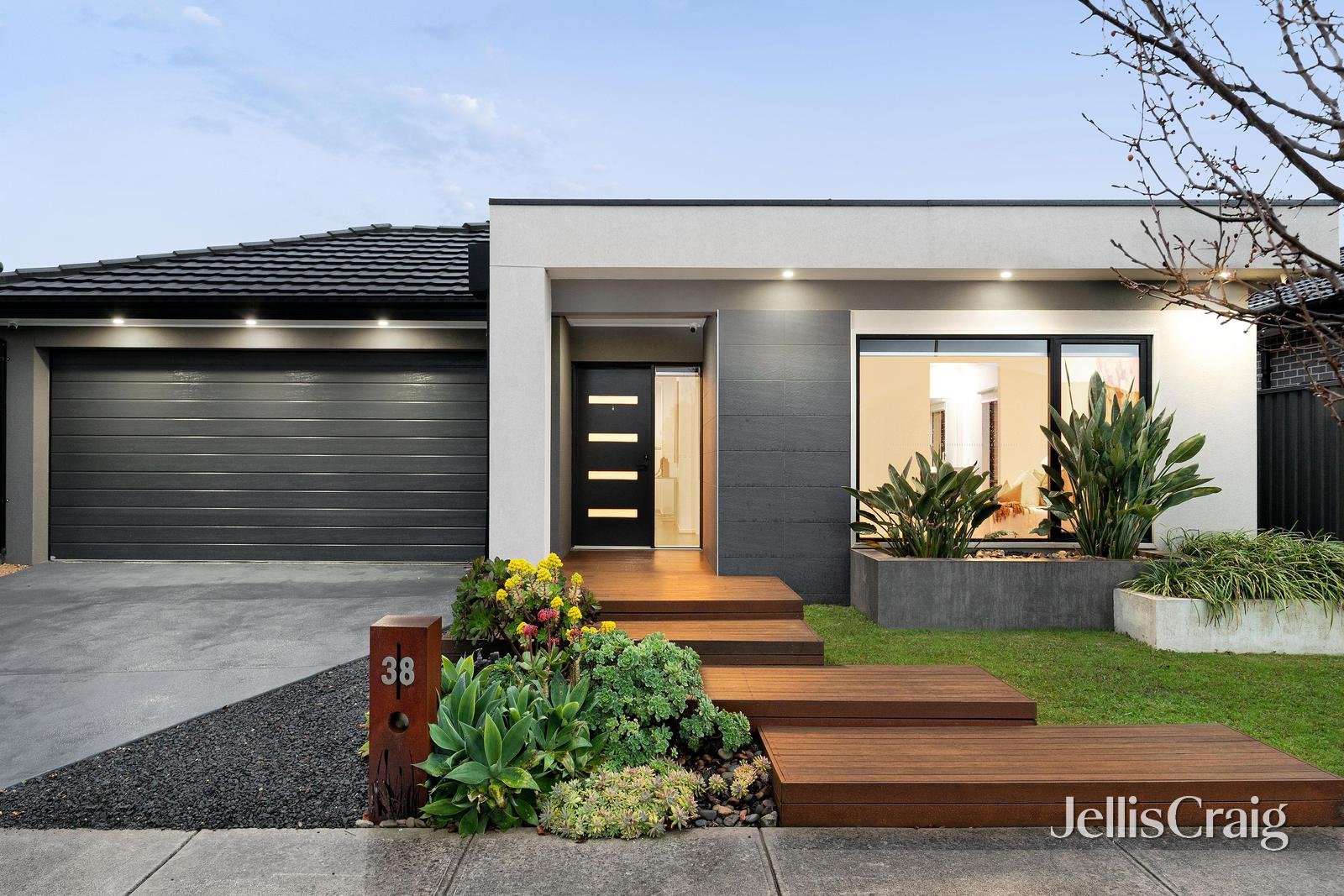 38 Freehold Street, Doreen image 1