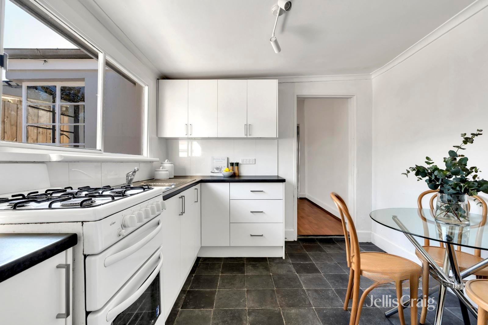 38 Glenlyon Road, Brunswick image 3