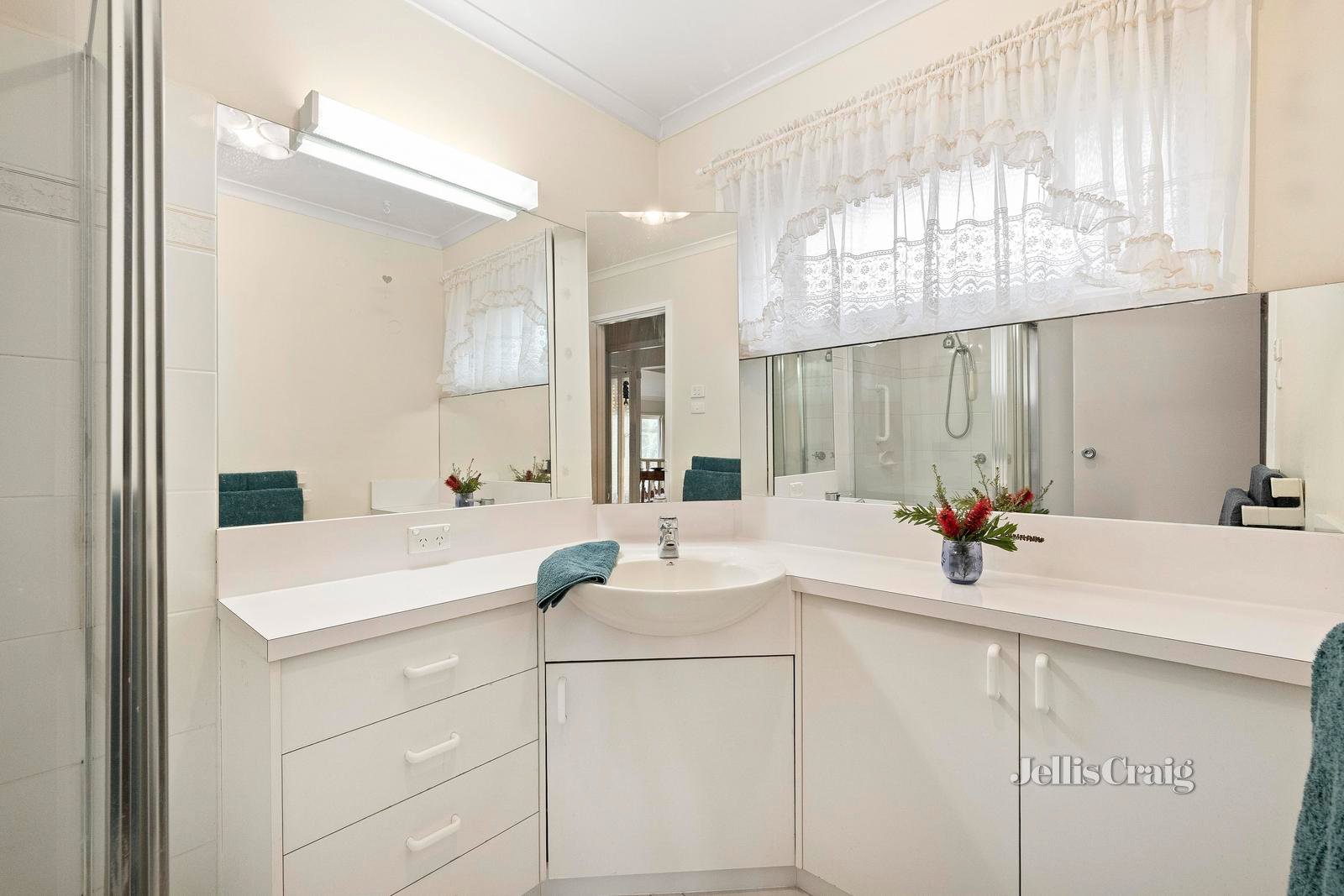 38 Glenwood Drive, Croydon image 8