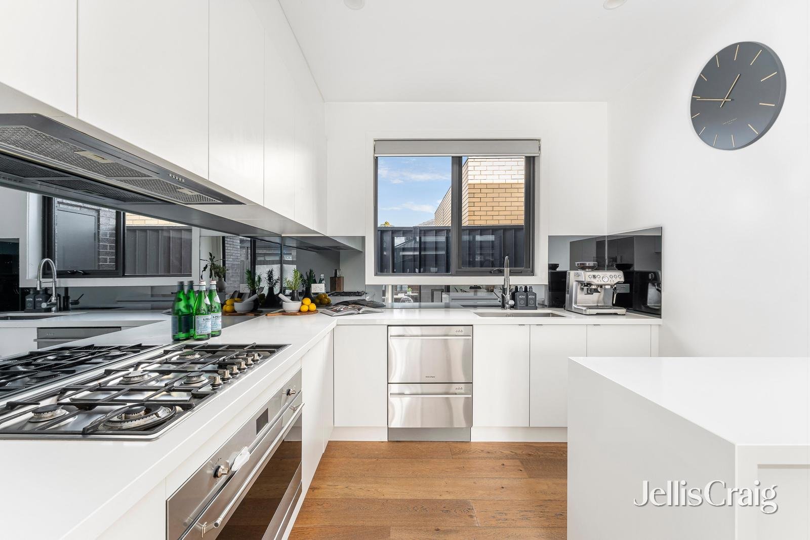 38 Hendren Avenue, Altona North image 4