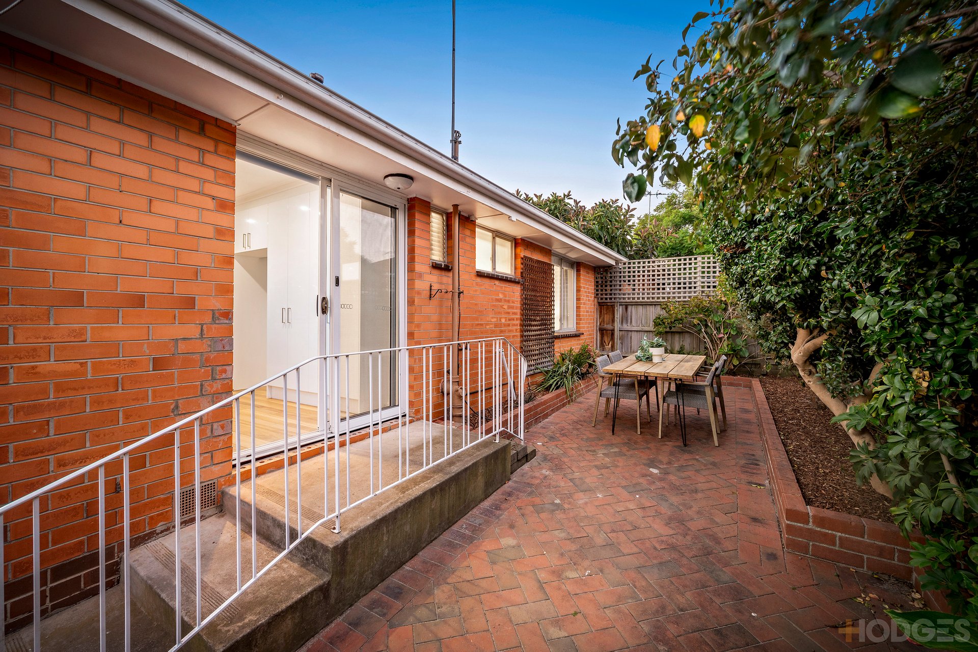 3 / 8 Highett Road Hampton