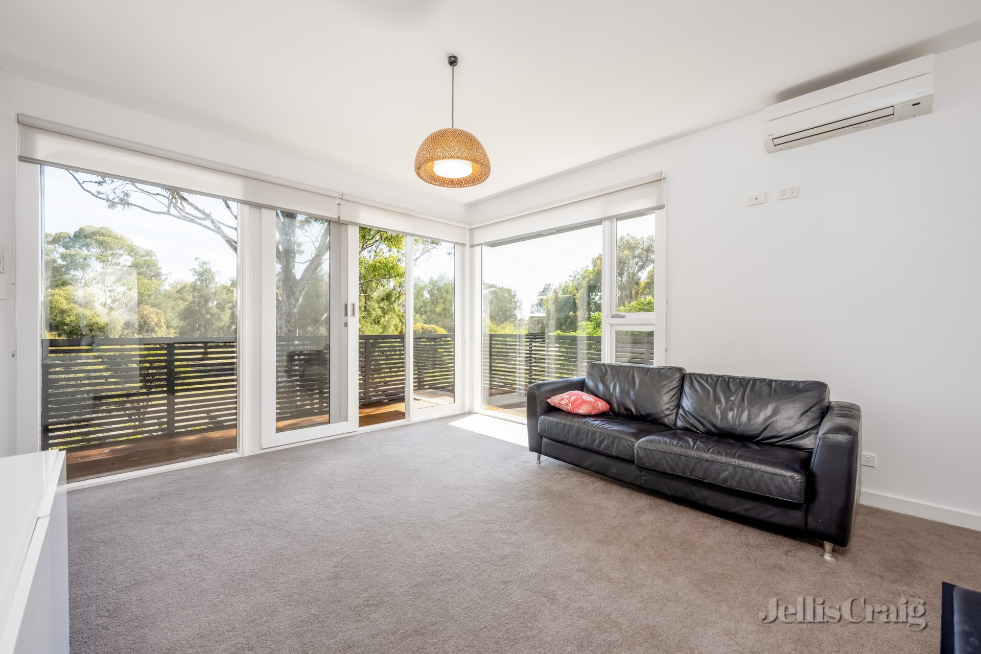 38 Hillside Avenue, Northcote image 2