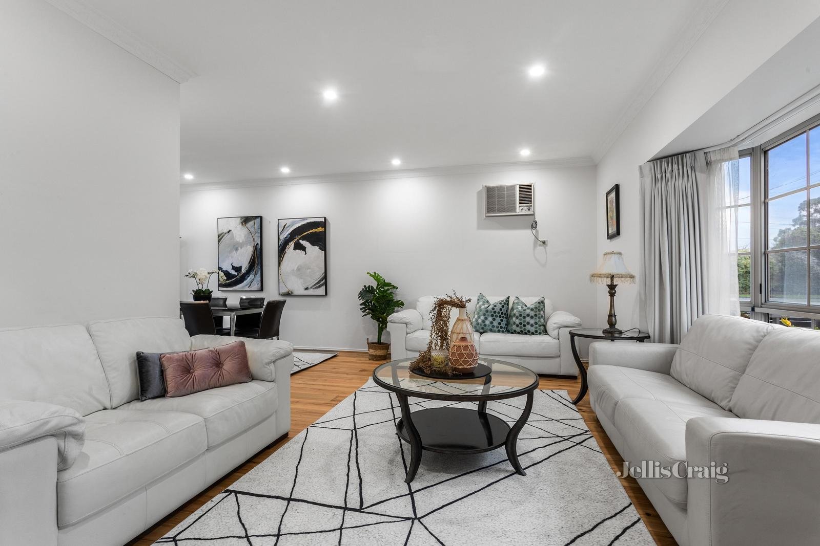 38 Jacqueline Road, Mount Waverley image 2