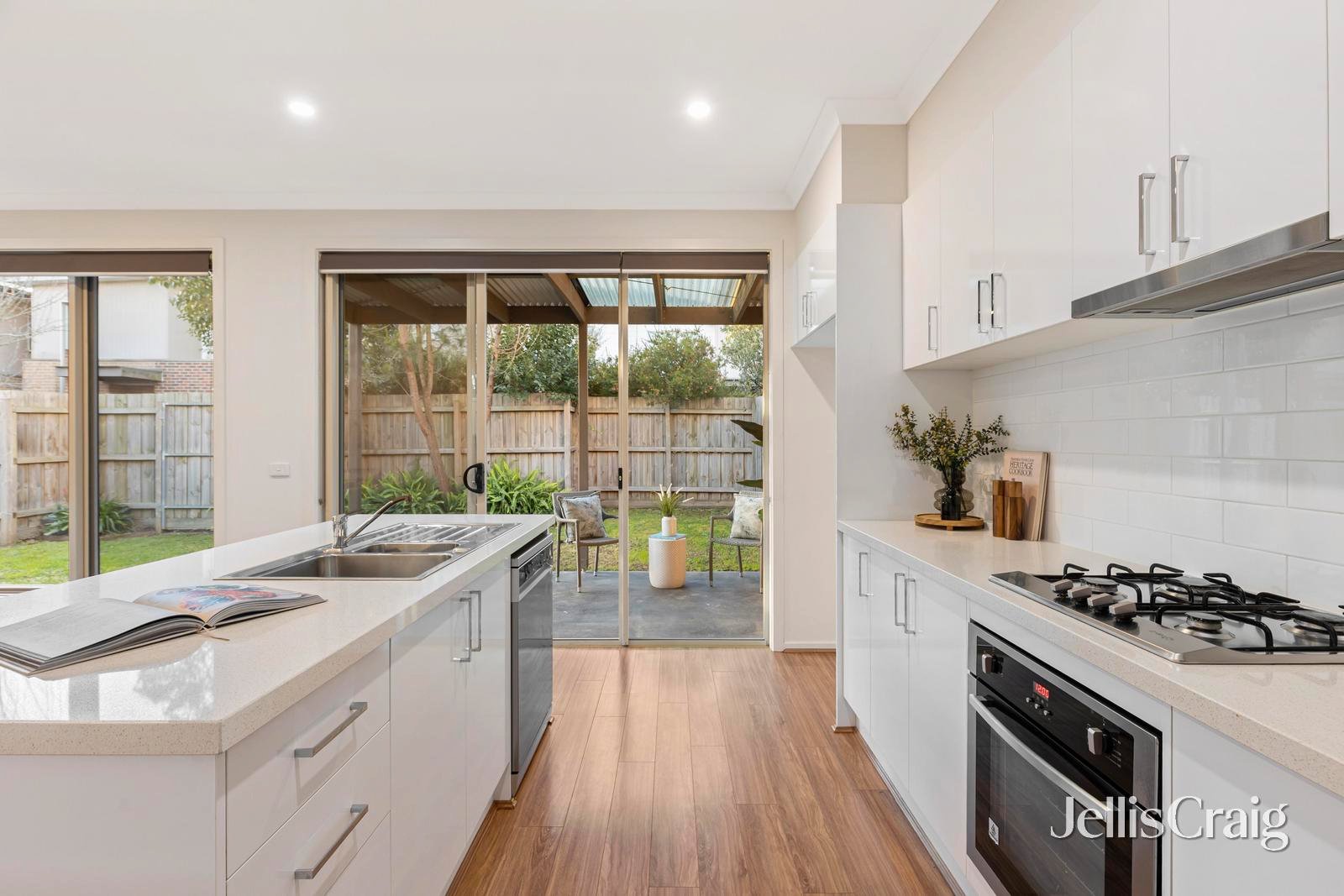 3/8 Kauri Court, Croydon image 6
