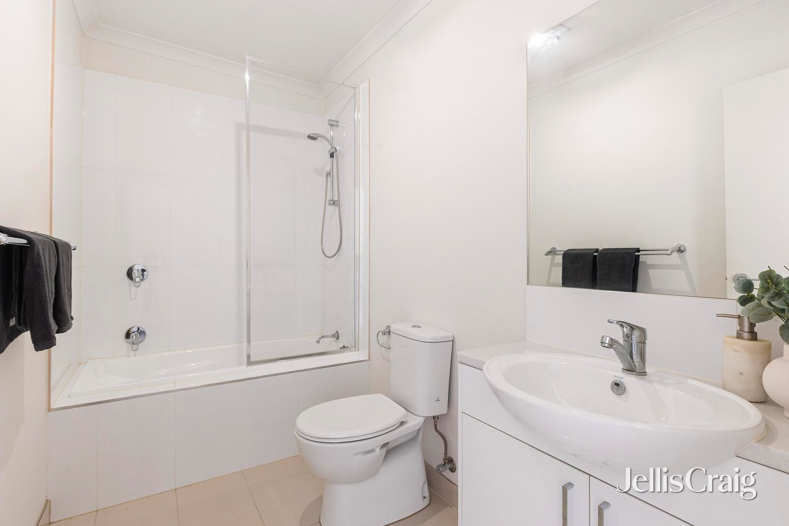 3/8 Kauri Court, Croydon image 8