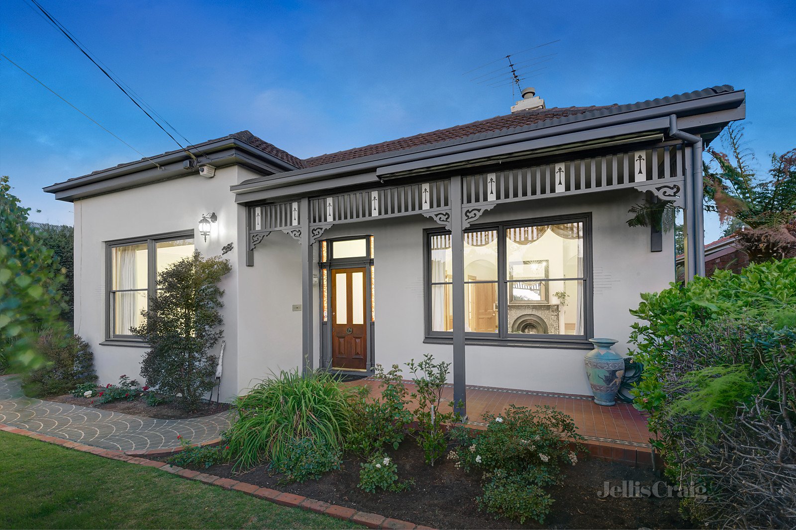 38 Lincoln Road, Essendon image 1