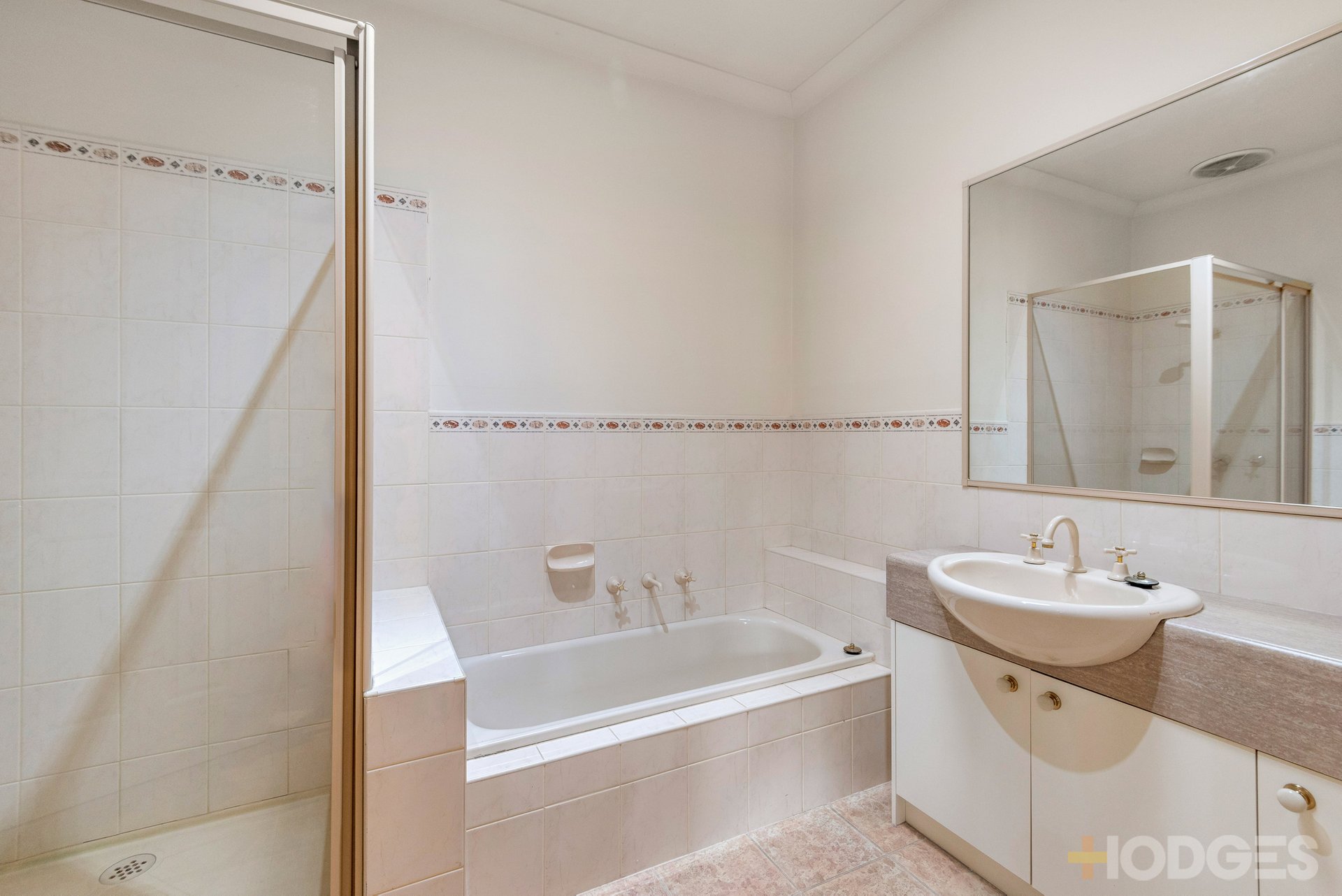 3 / 8 Llewellyn Street Beaumaris