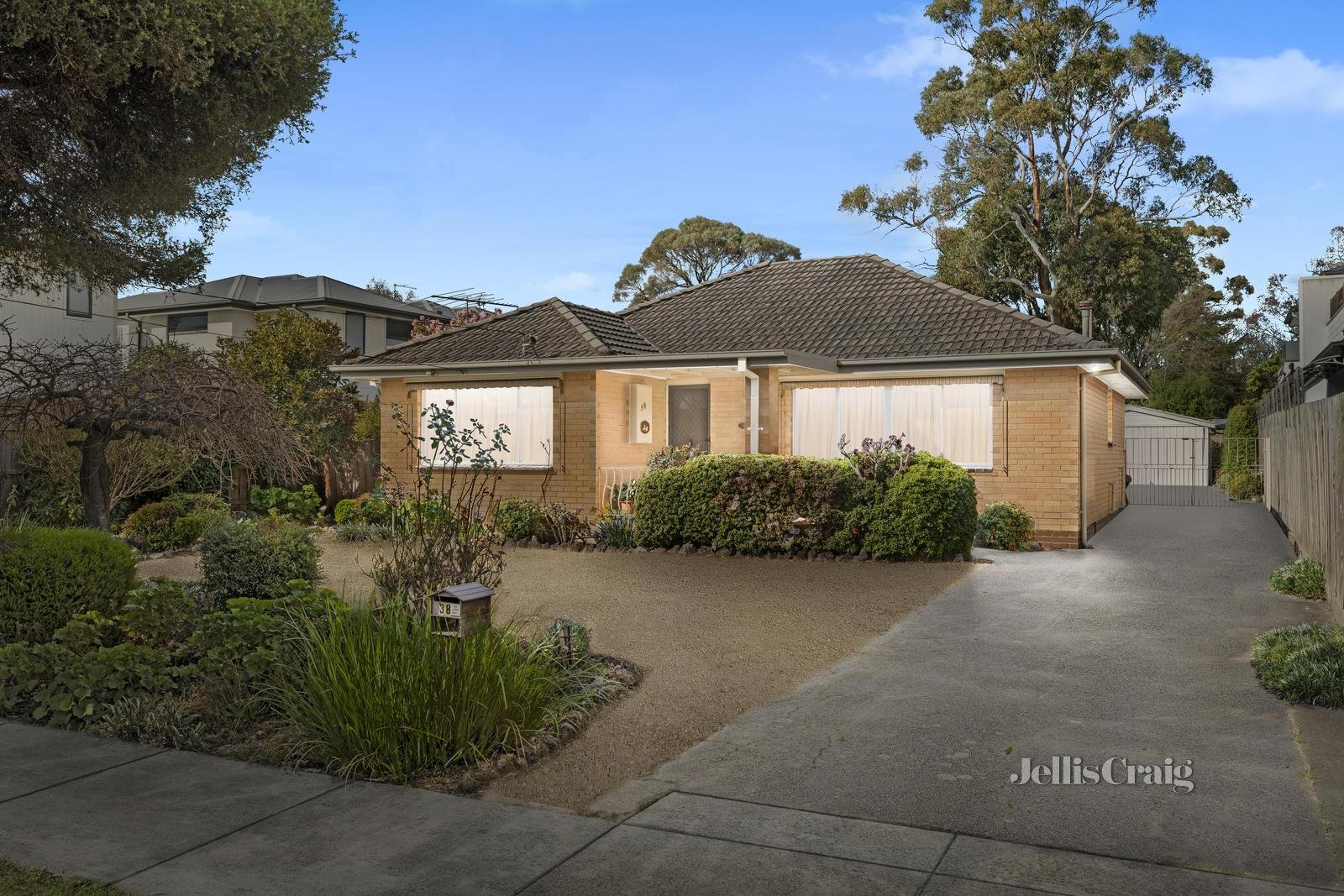 38 Lomond Avenue, Kilsyth image 1