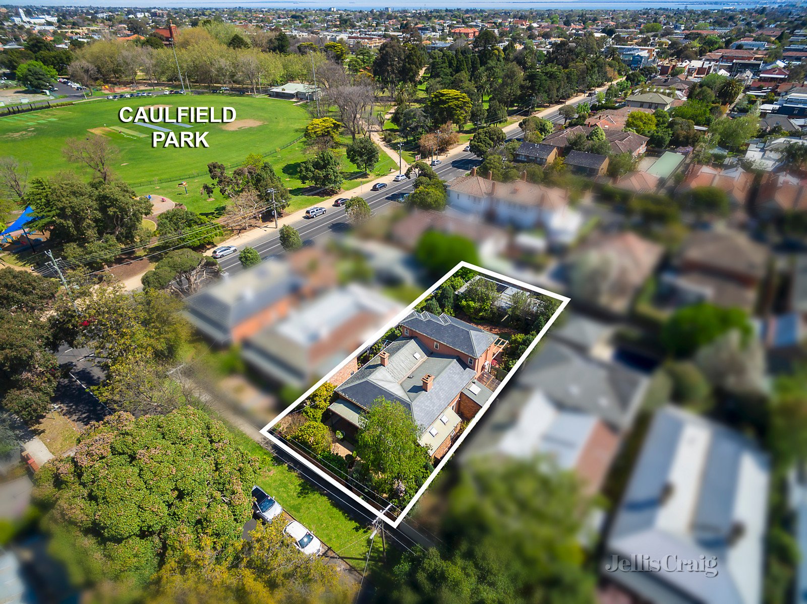 38 Malvern Grove, Caulfield North image 11