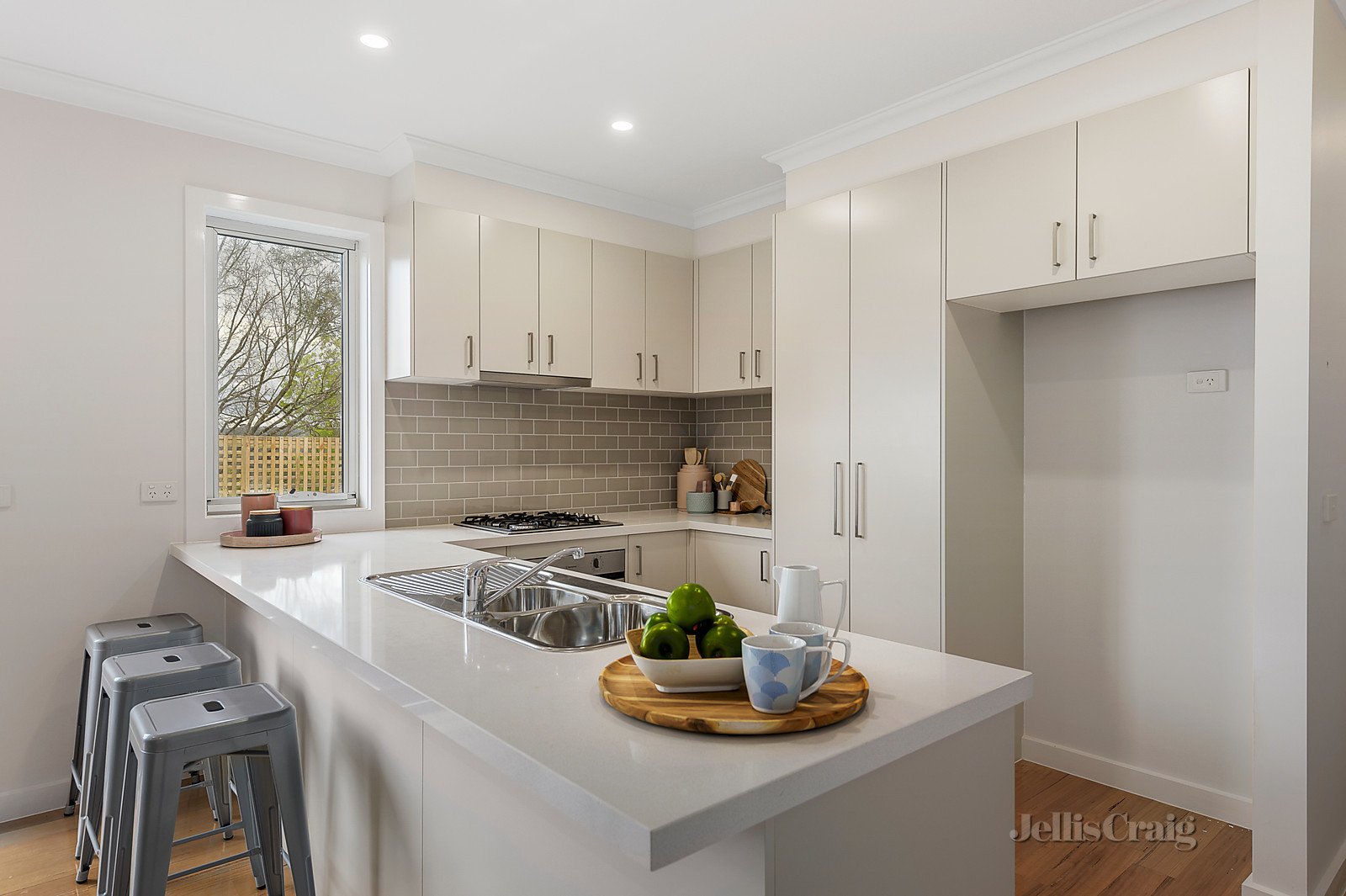 3/8 Montgomery Court, Kilsyth image 2