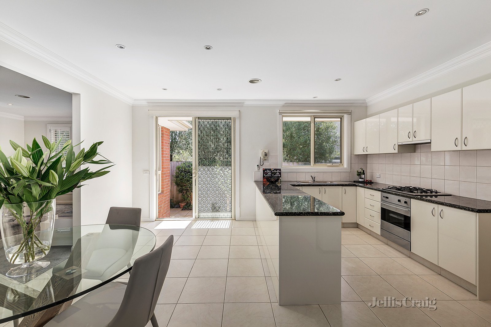 3/8 Newbigin Street, Burwood image 3