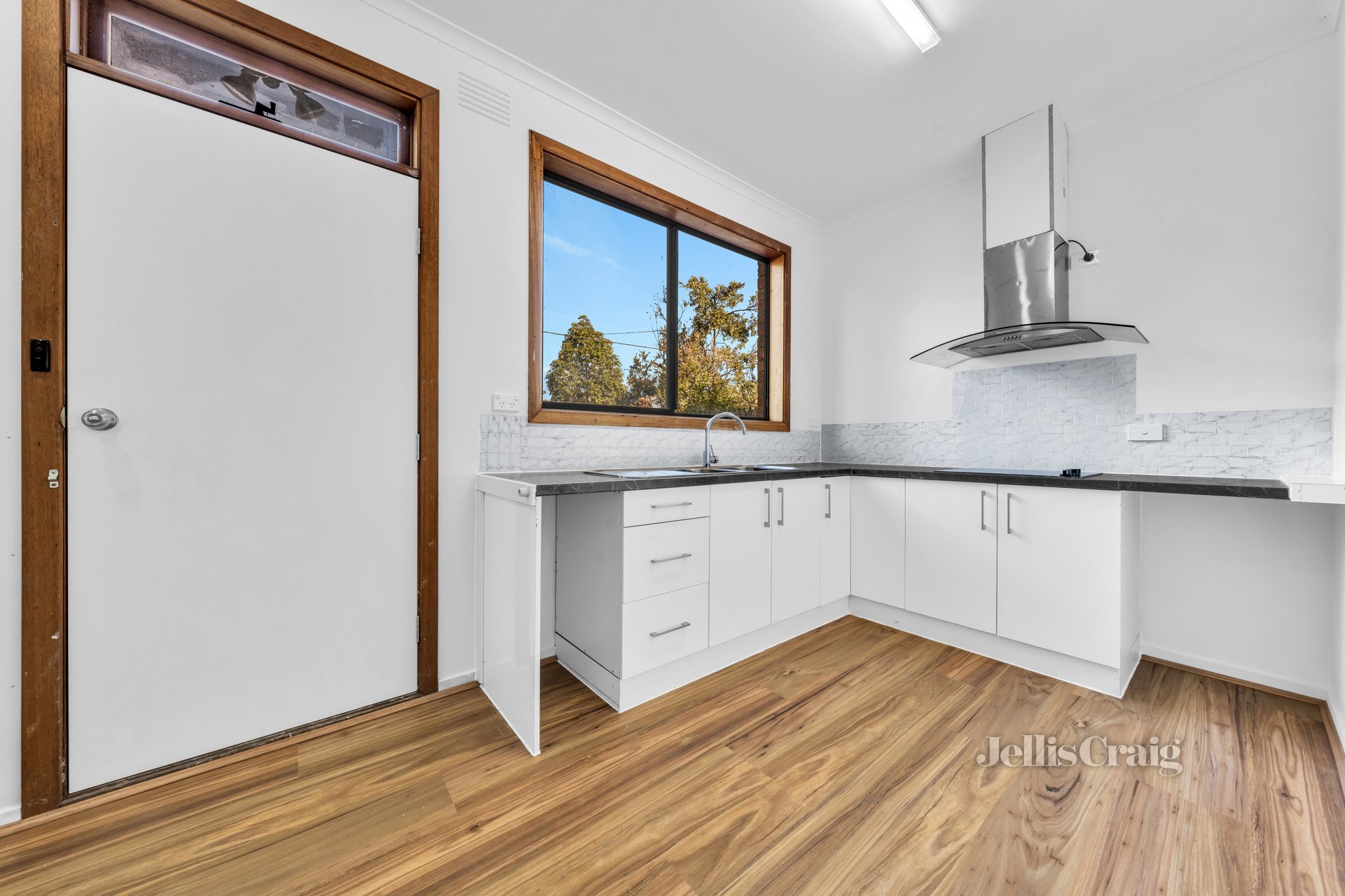 38 Pamay Road, Mount Waverley image 2