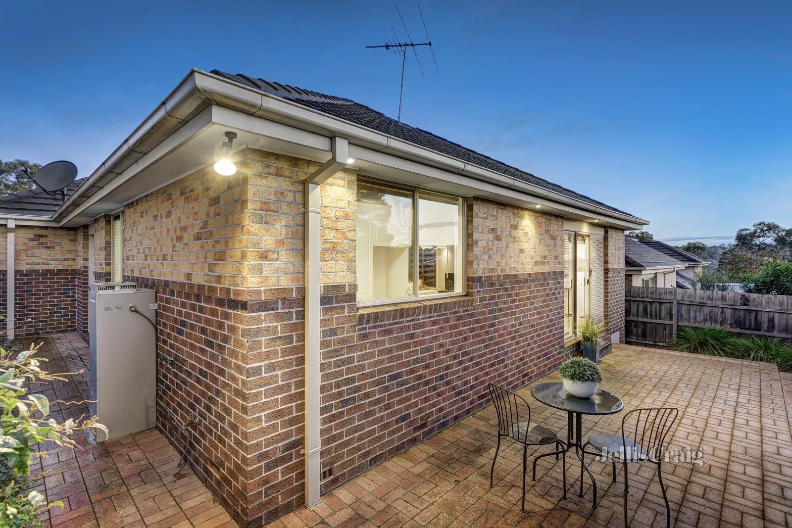 3/8 Railway Road, Briar Hill image 10