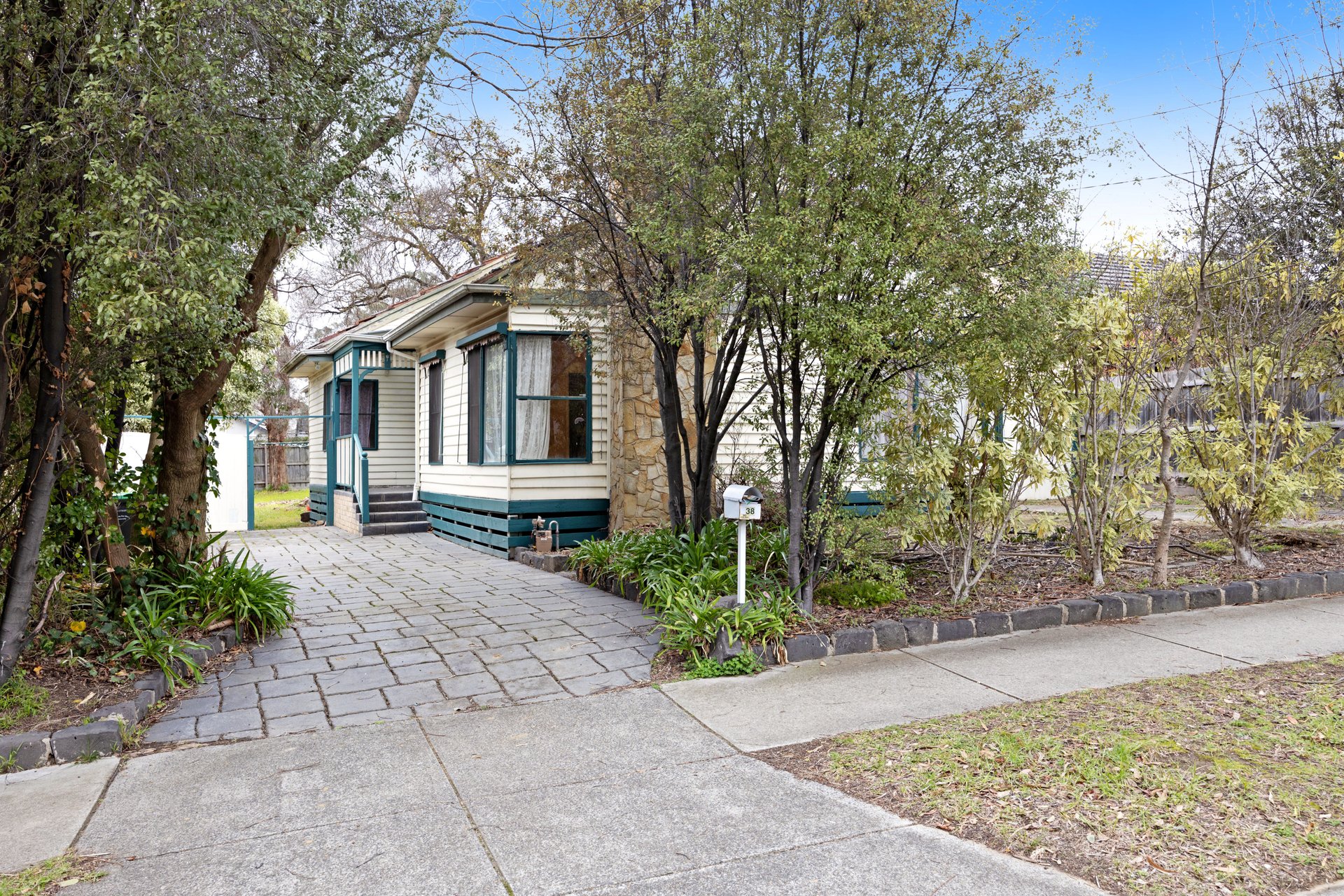38 Saxton Street, Box Hill North image 7