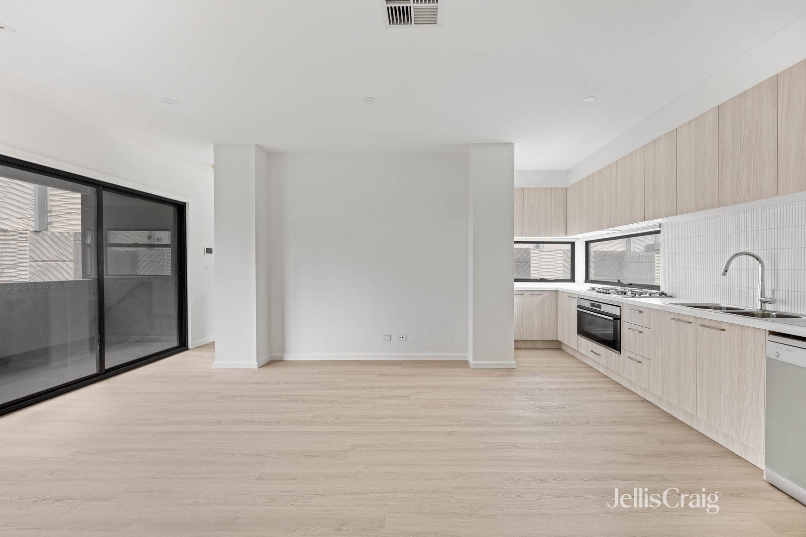 3/8 Strong Street, Spotswood image 3