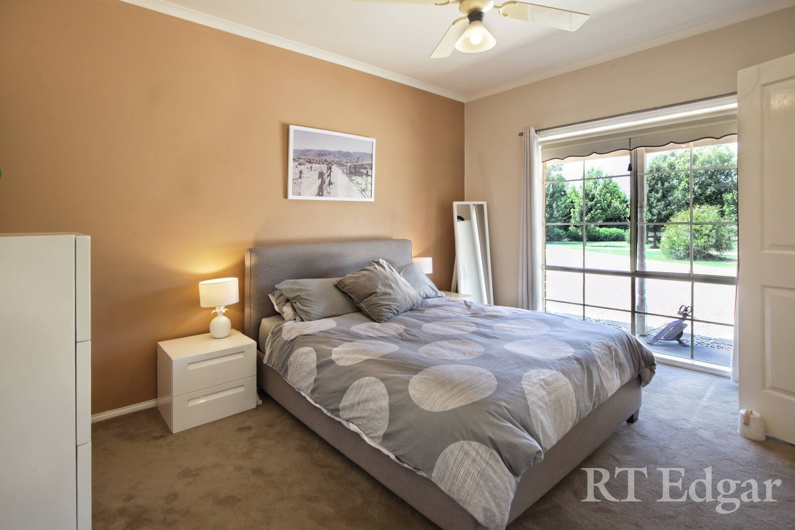 Property Gallery Thumbnail 9