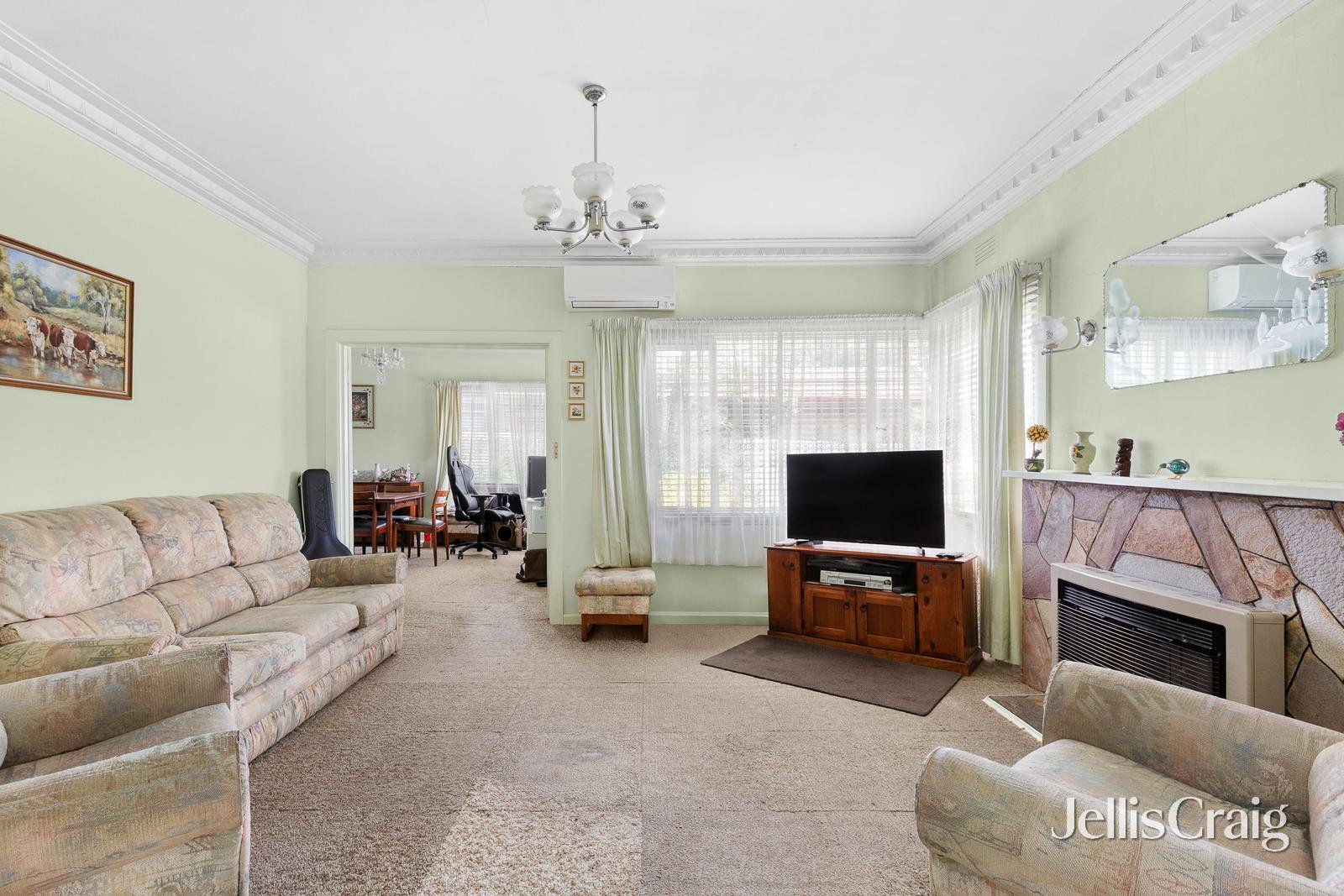 38 Sylvan Grove, Pascoe Vale image 2