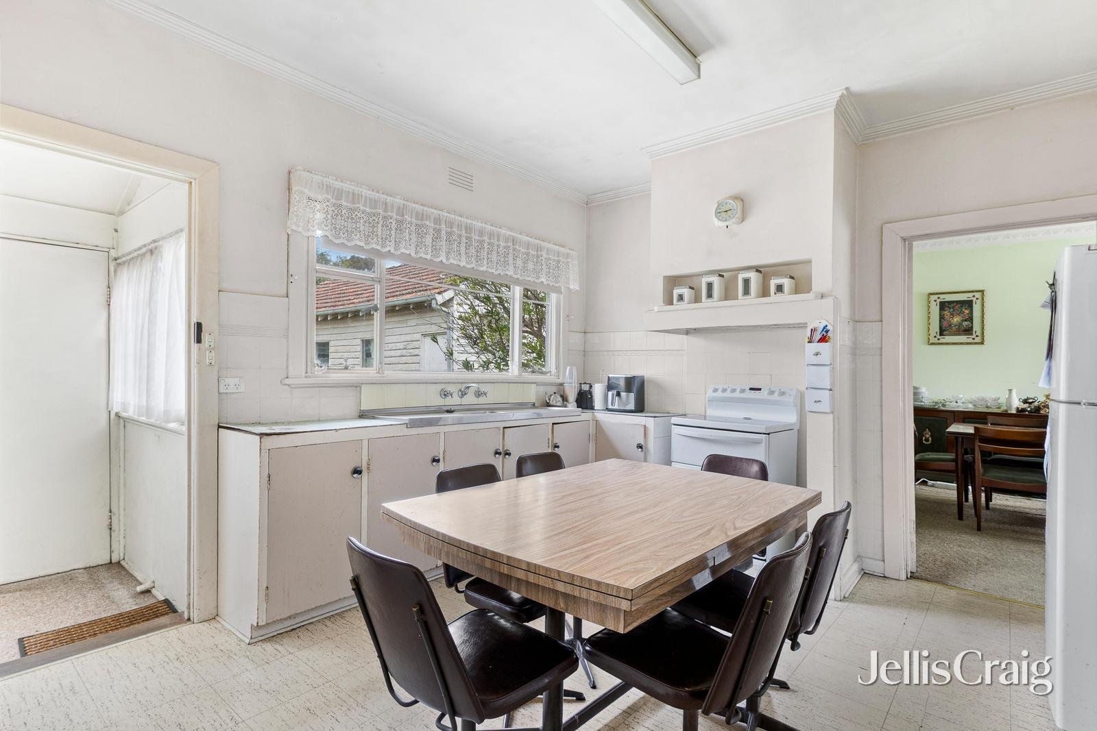 38 Sylvan Grove, Pascoe Vale image 3