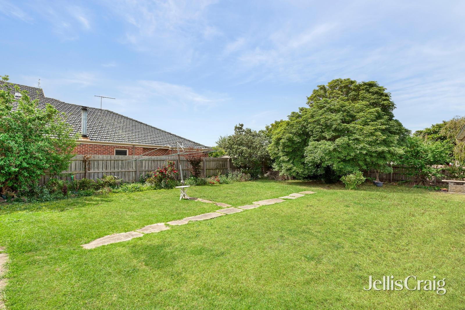 38 Sylvan Grove, Pascoe Vale image 8