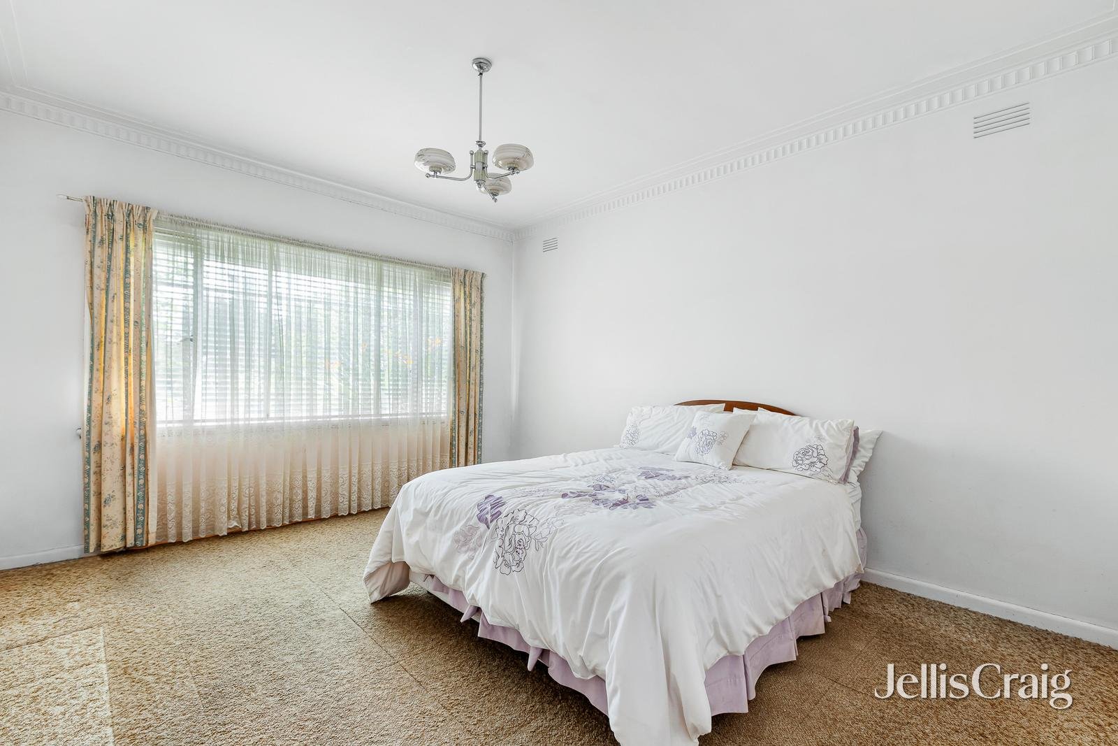 38 Sylvan Grove, Pascoe Vale image 9