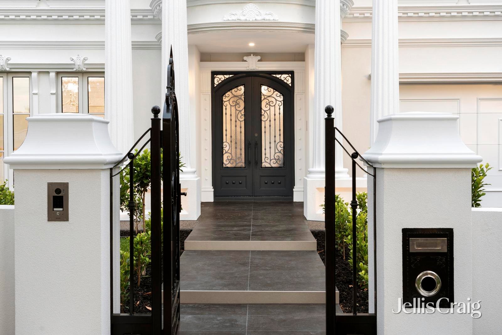 38 The Outlook, Glen&nbsp;Waverley image 31