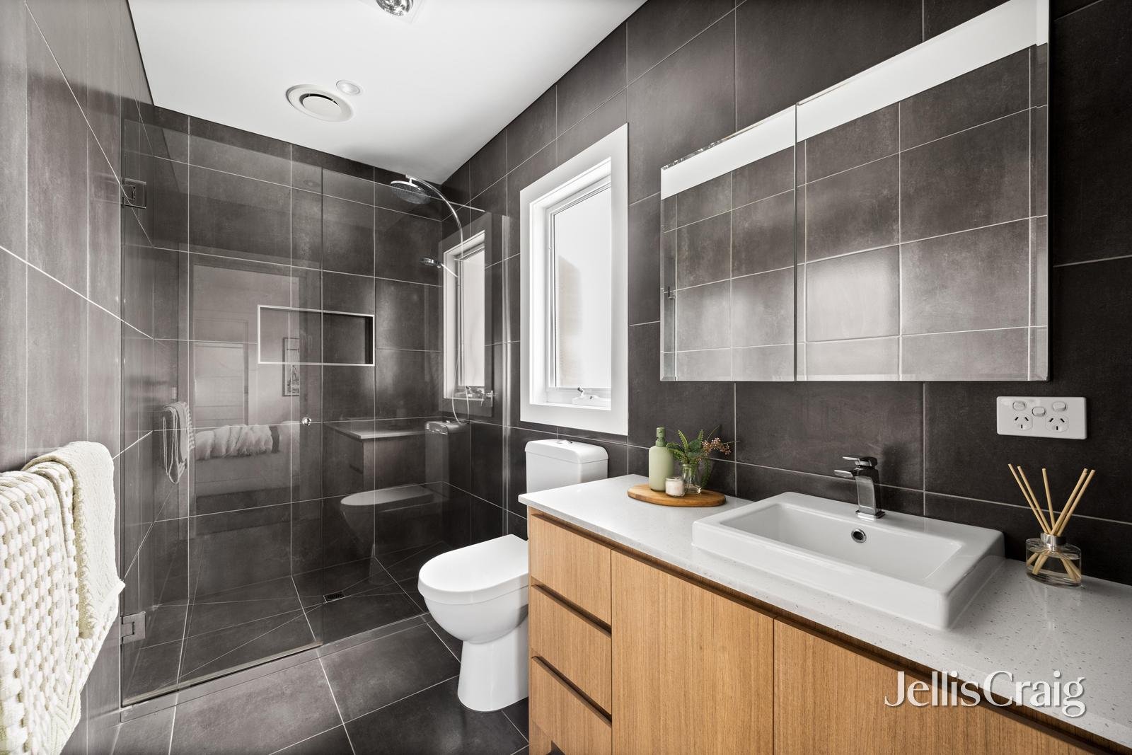 3/8 Thorpe Street, Newport image 10