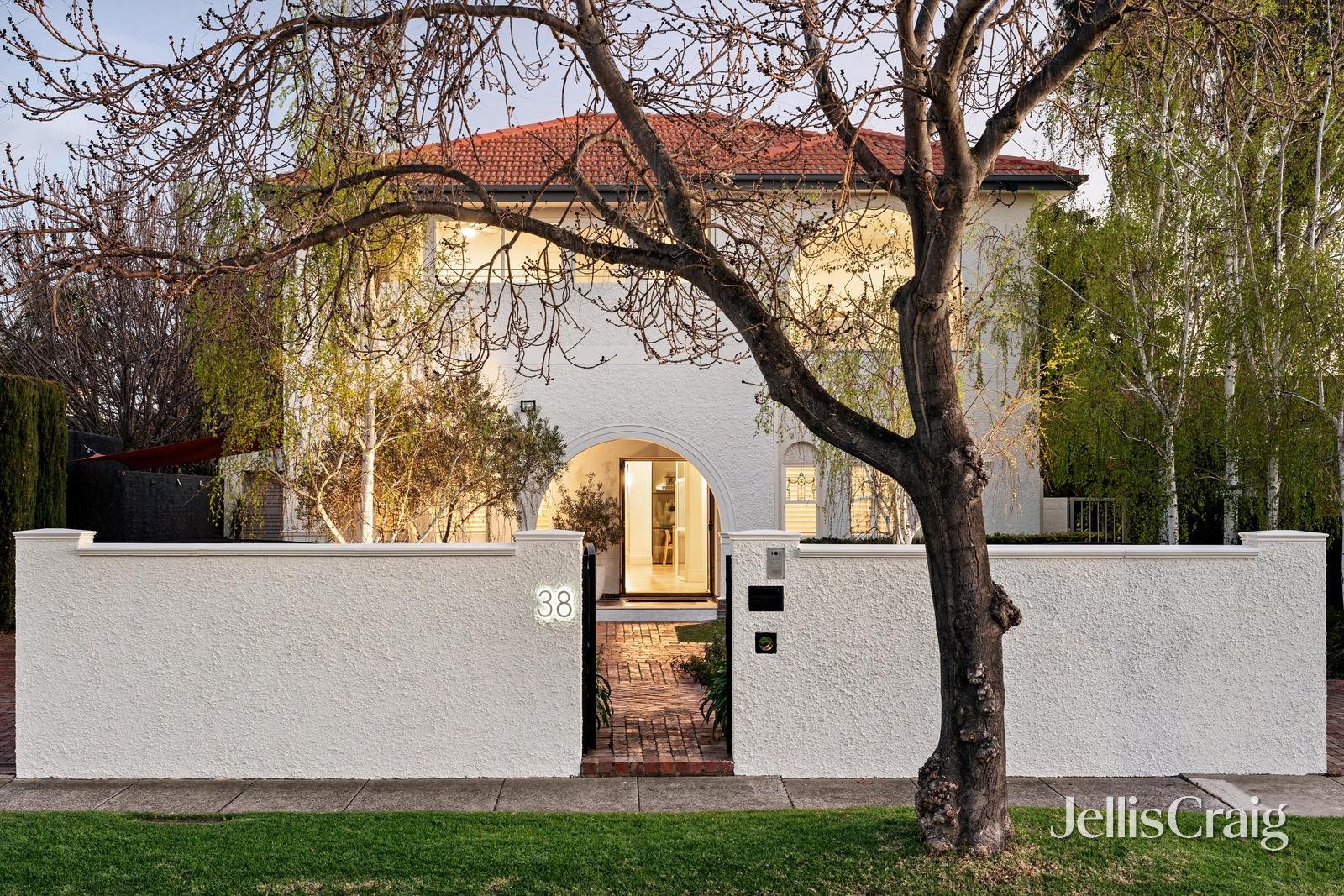 38 Tovan Akas Avenue, Bentleigh image 1