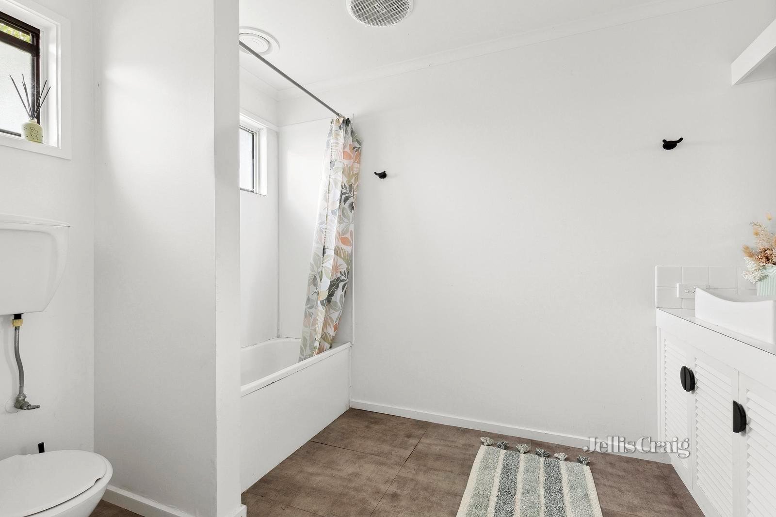 381 Autumn Street, Newtown image 21