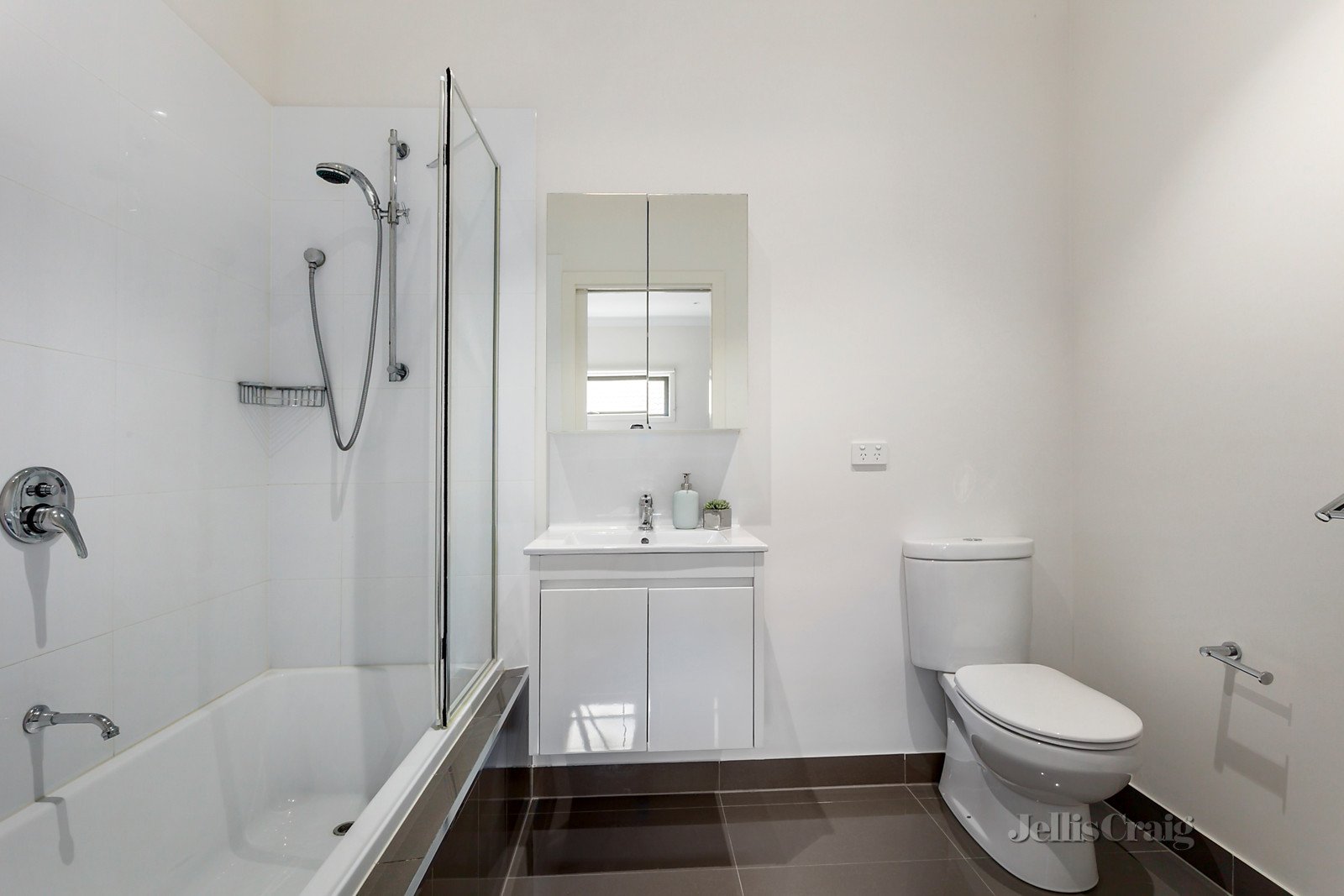 3/82 Collins Street, Mentone image 5