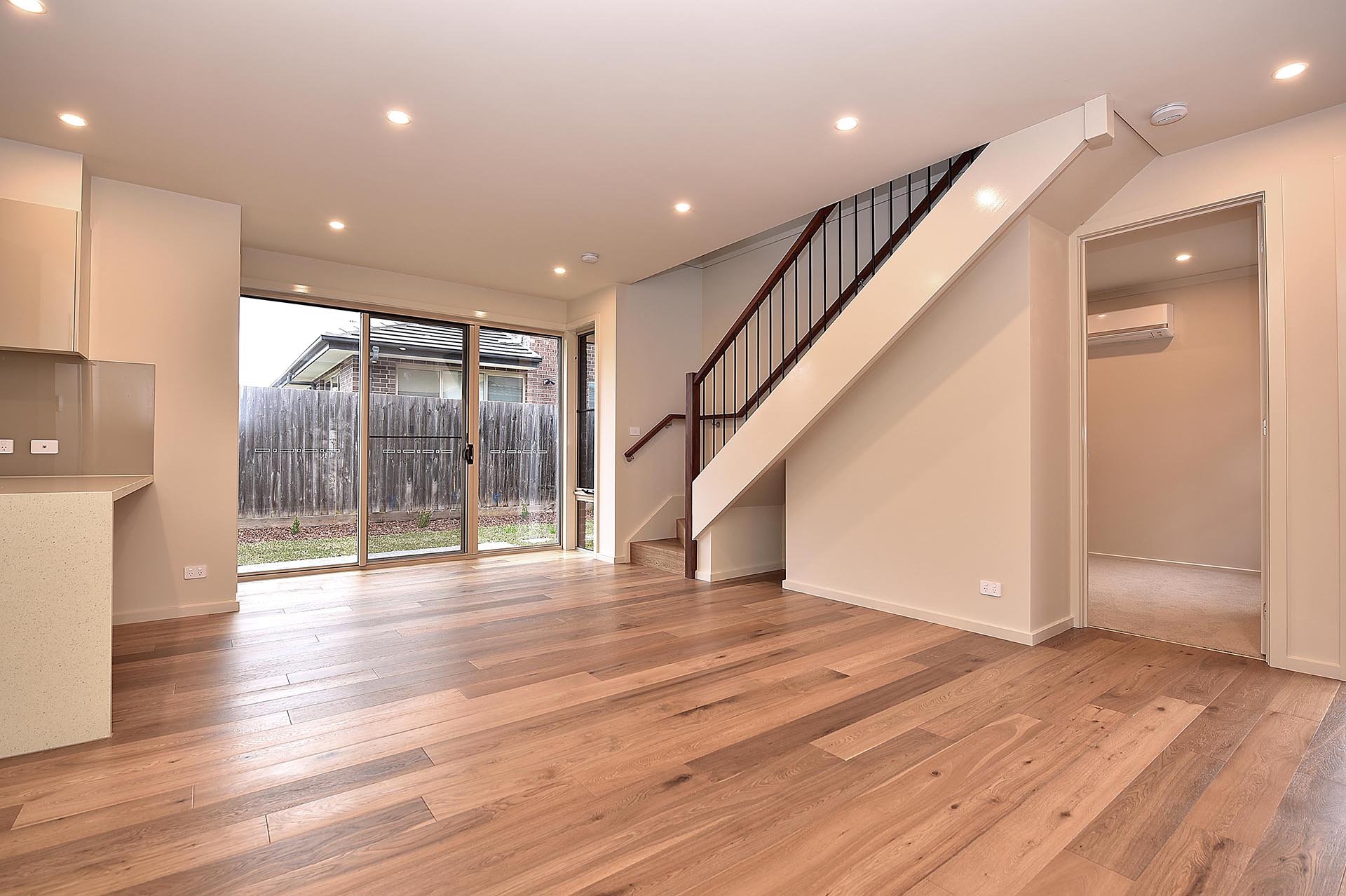 3/82 Essex Road, Mount Waverley image 2