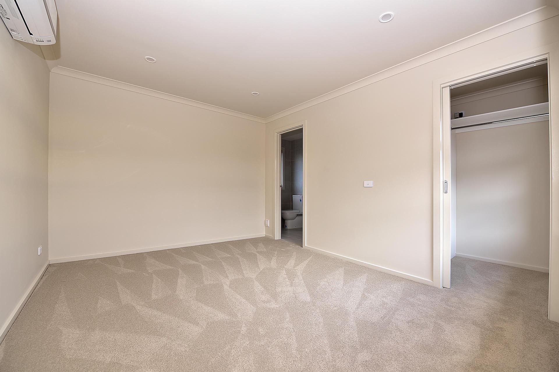 3/82 Essex Road, Mount Waverley image 3