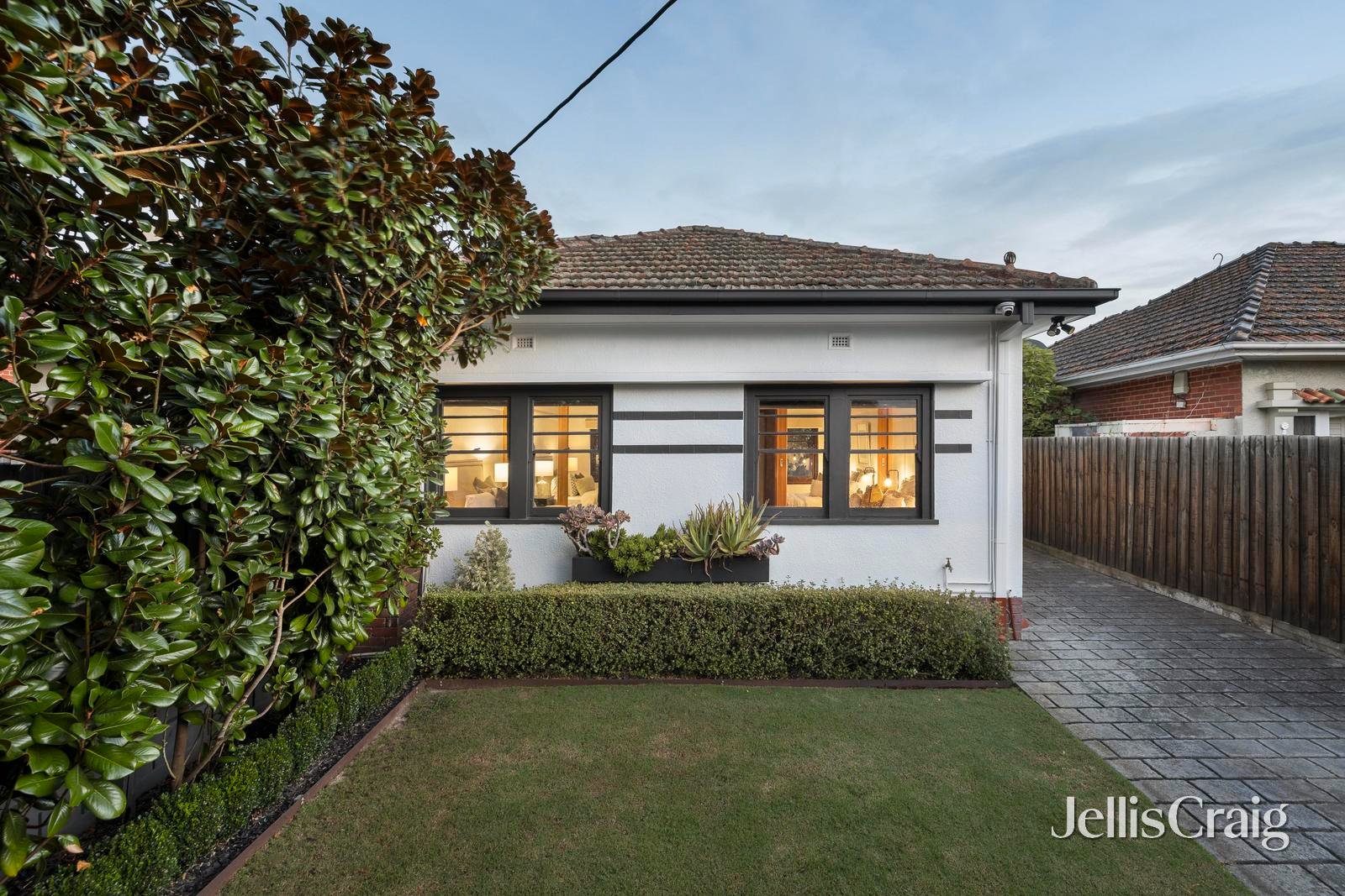 383 Neerim Road, Carnegie image 1