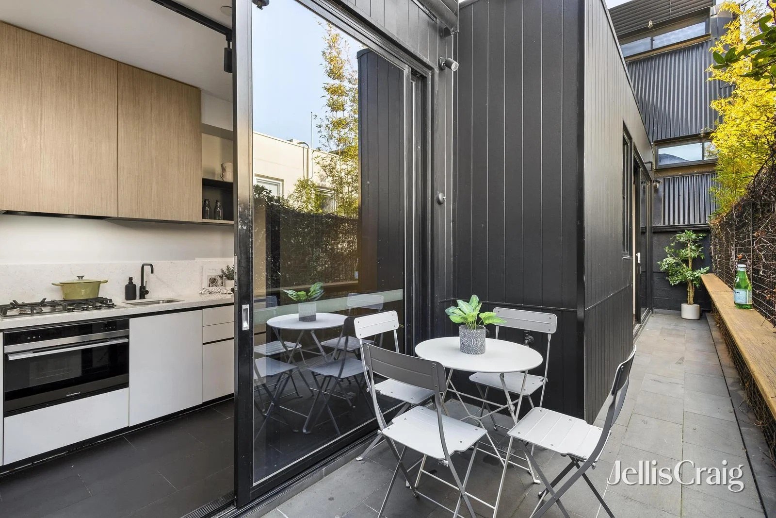 3/84 Ormond Road, Elwood image 3