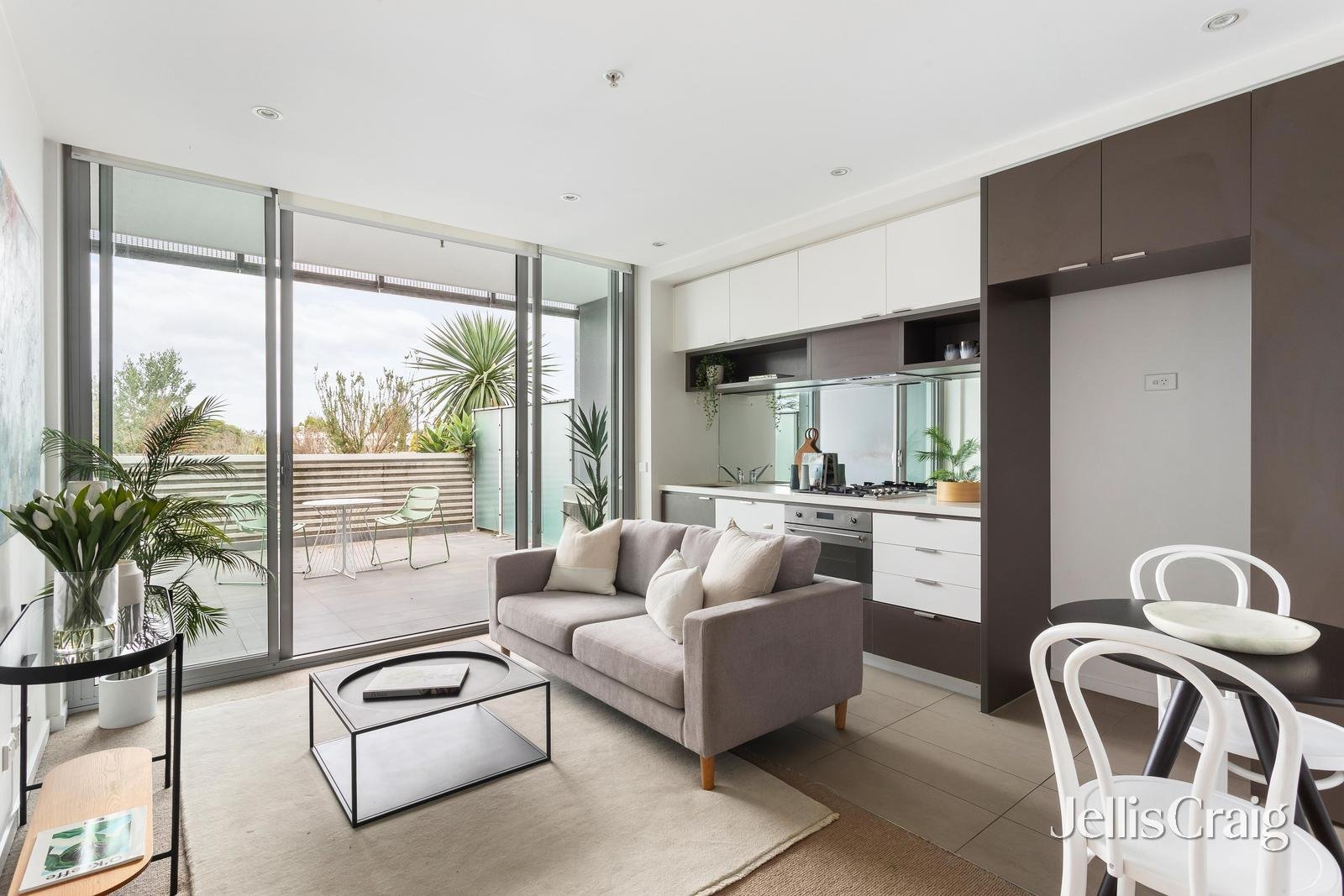 38/523 Burwood Road, Hawthorn image 2