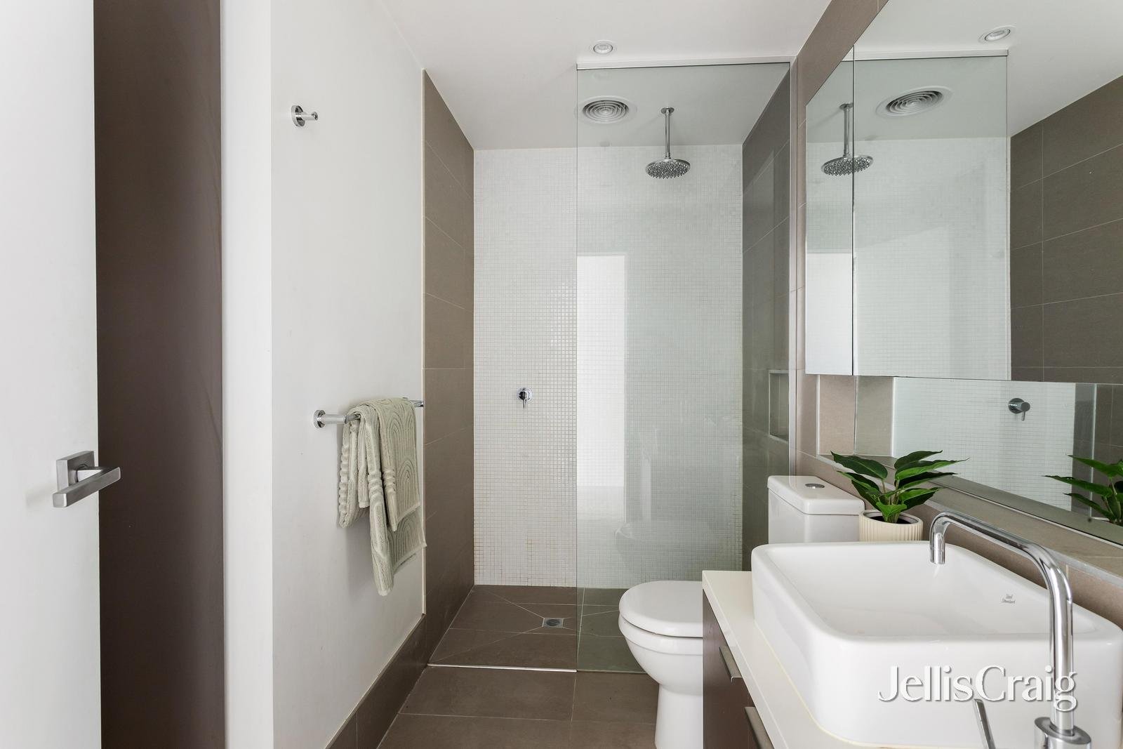 38/523 Burwood Road, Hawthorn image 5