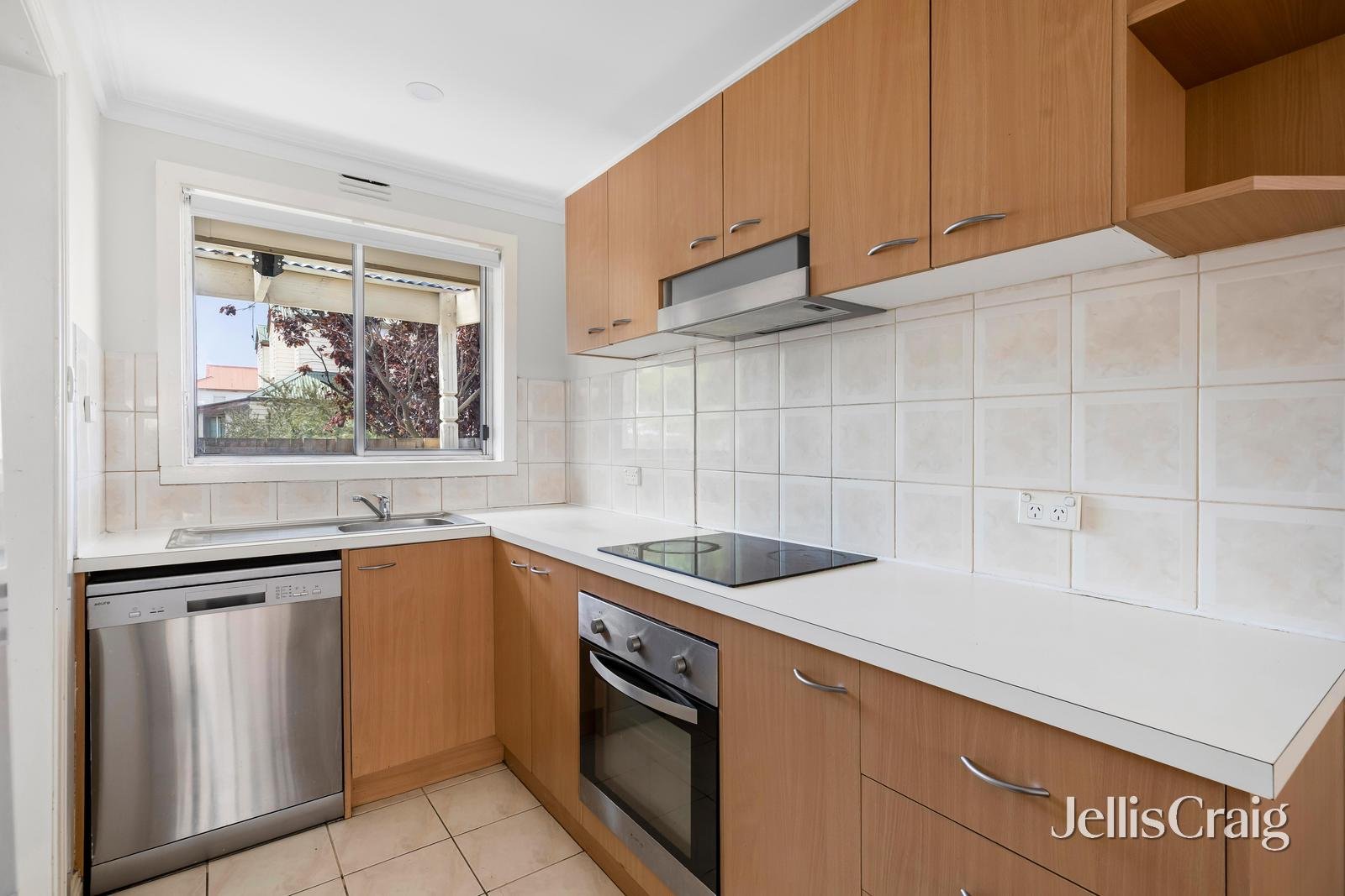 3/88 The Avenue, Spotswood image 3