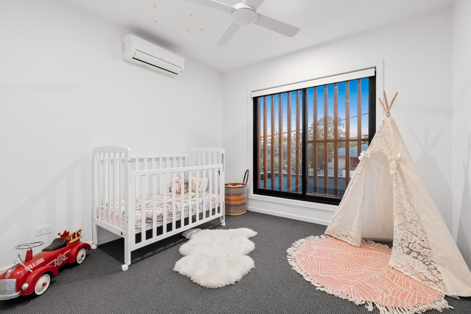 Property Gallery Thumbnail 12