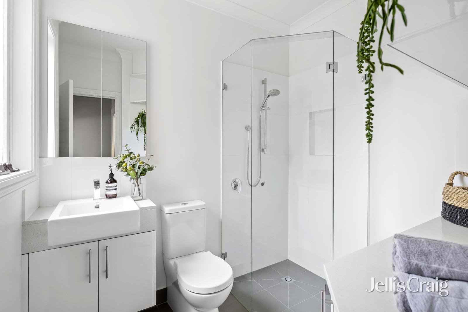 38A Victoria Road North, Malvern image 9