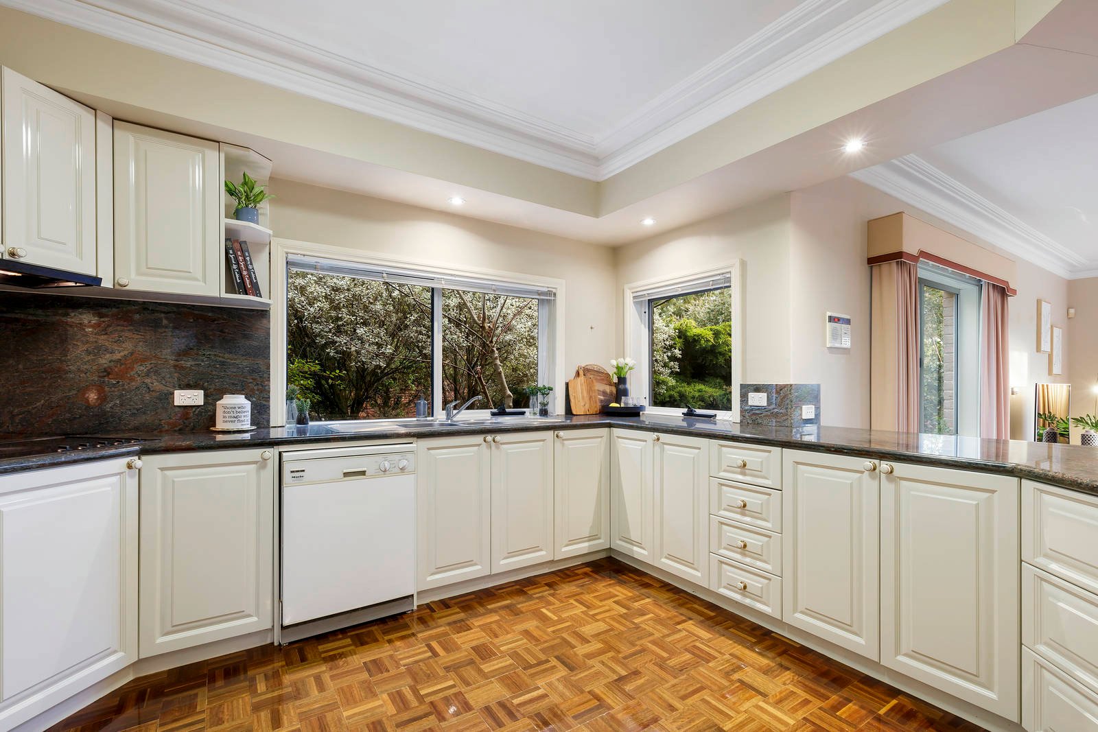 Property Gallery Thumbnail 7