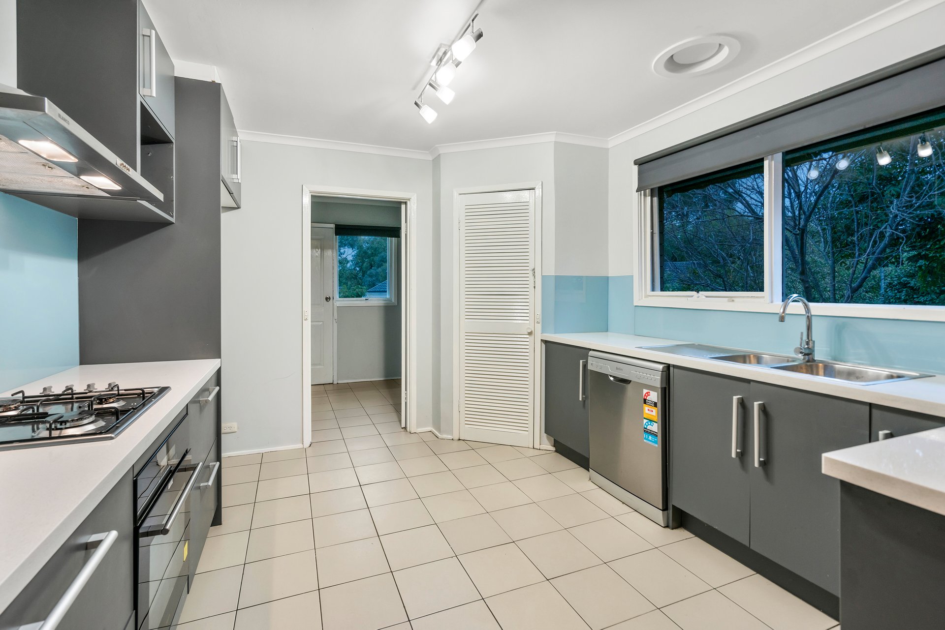 39 Amesbury Avenue, Wantirna image 2