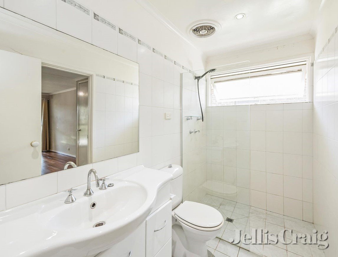 39 Appletree Drive, Glen Waverley image 5