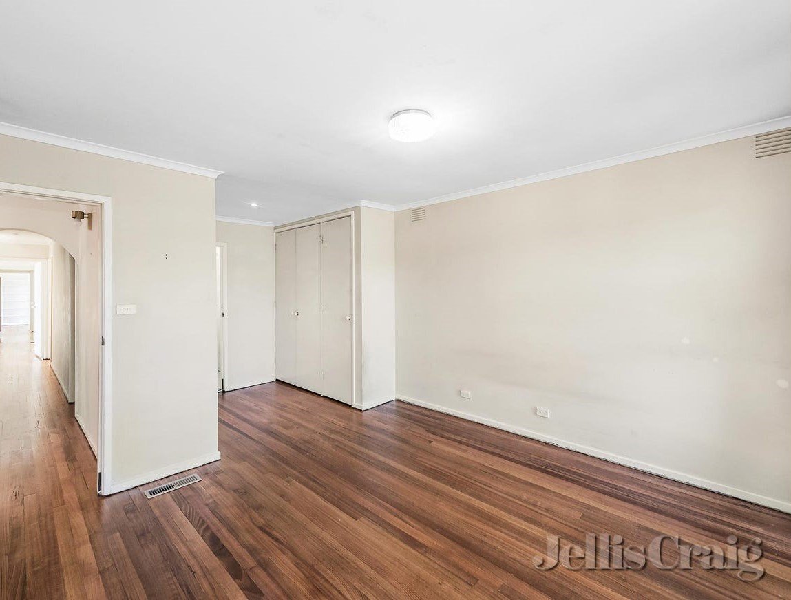39 Appletree Drive, Glen Waverley image 4