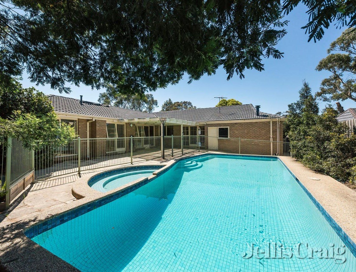 39 Appletree Drive, Glen Waverley image 6