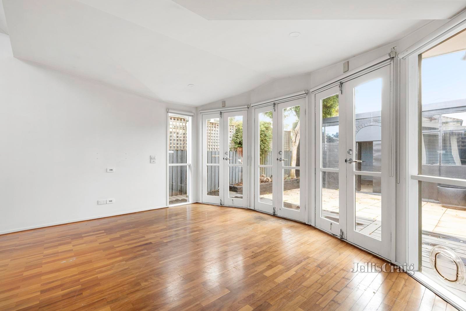 39 Ashworth Street, Albert Park image 5