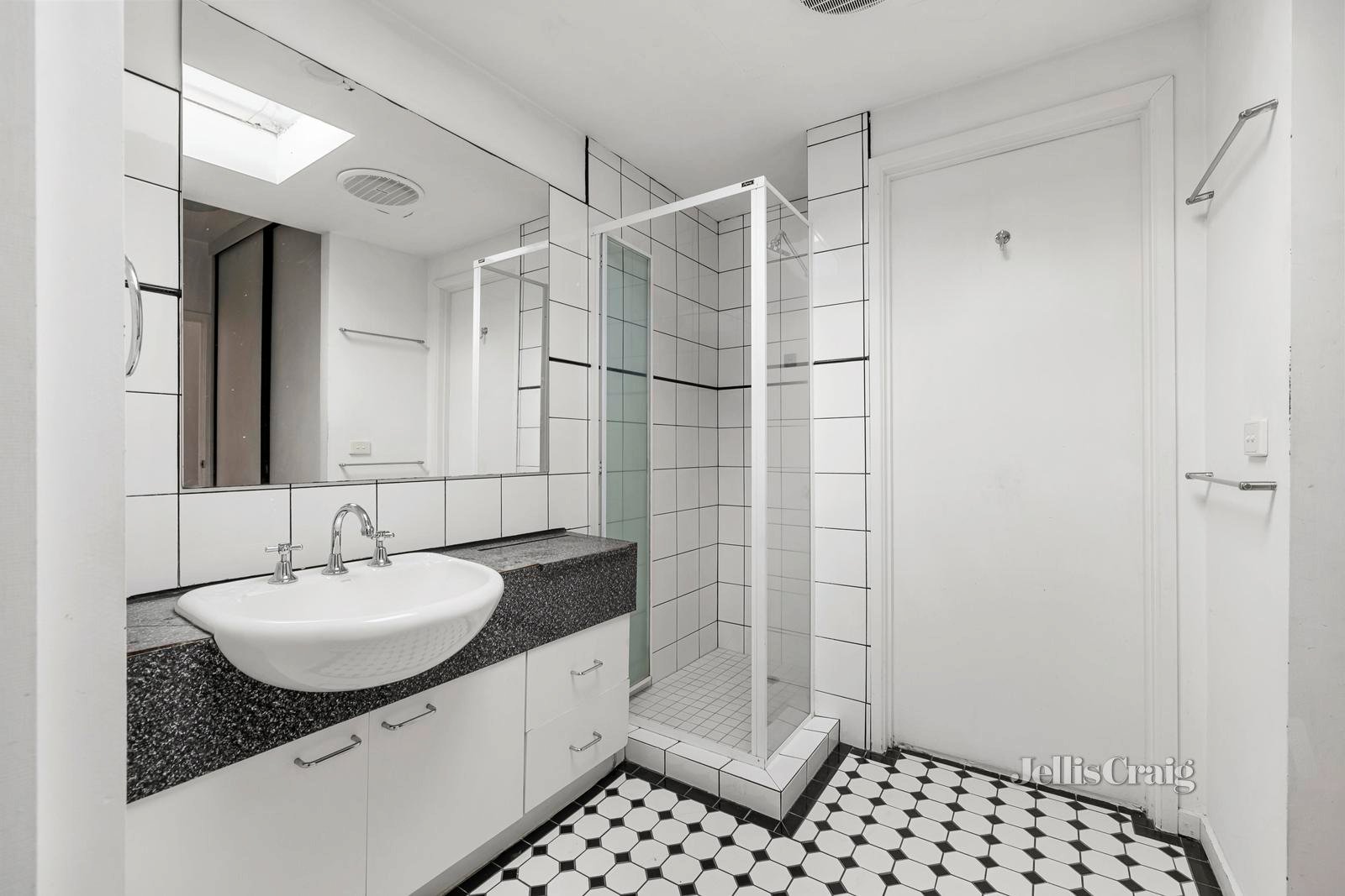 39 Ashworth Street, Albert Park image 7