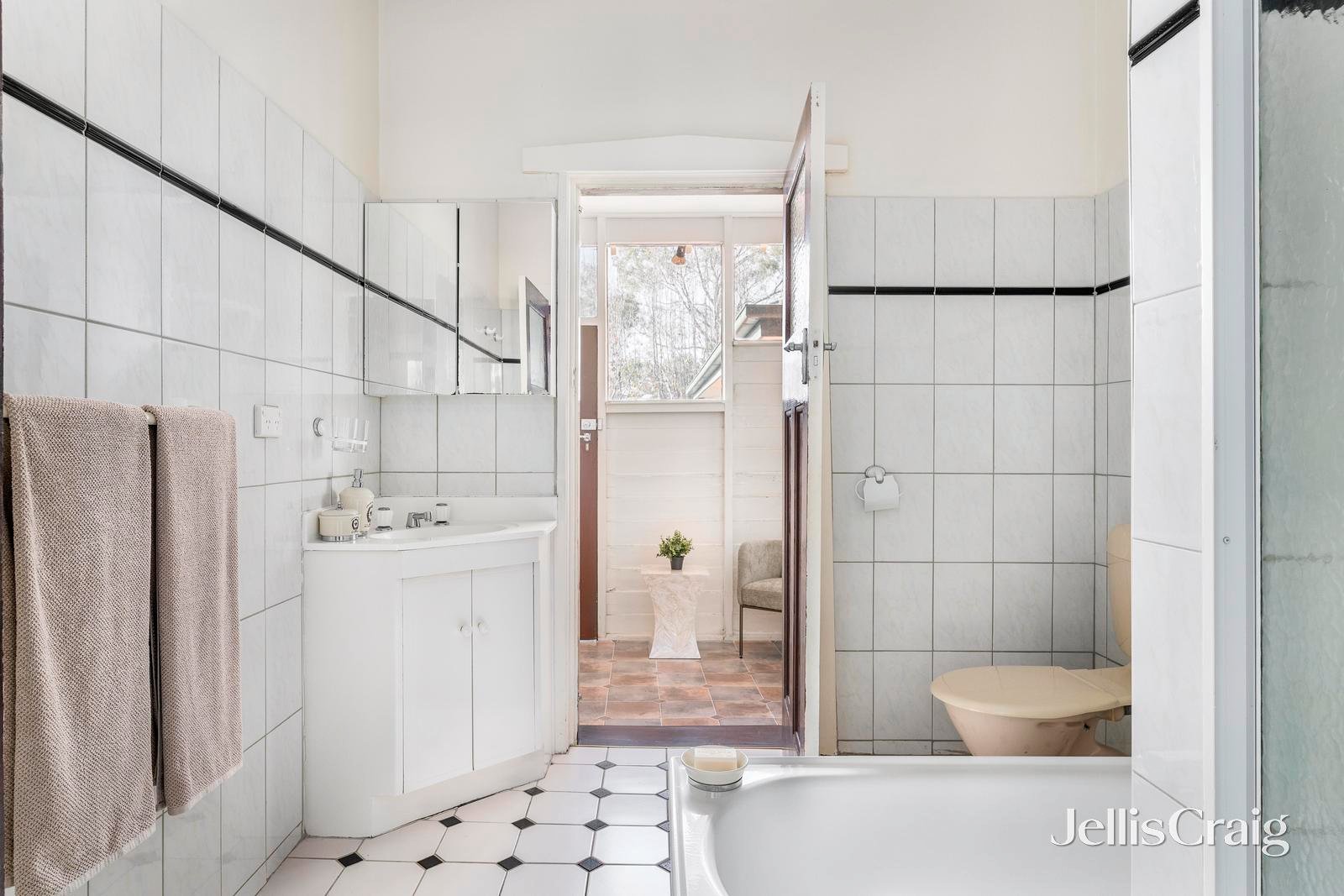 39 Athelstan Road, Camberwell image 9