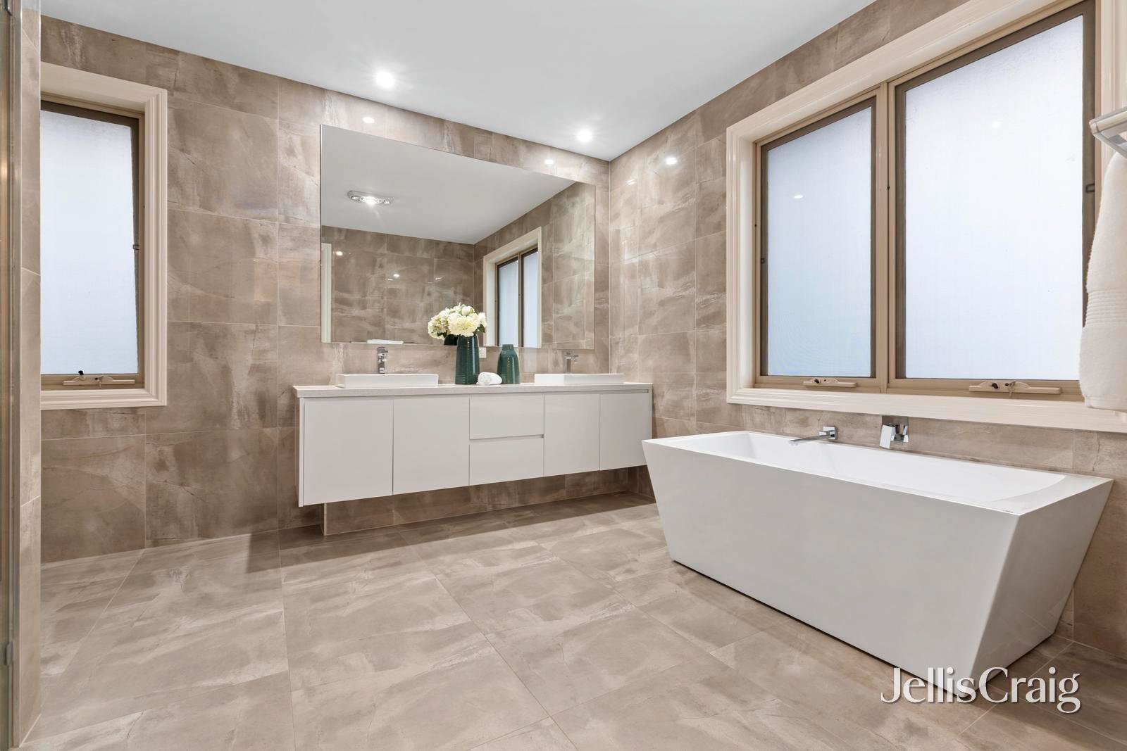 39 Avonhurst Drive, Glen&nbsp;Waverley image 13