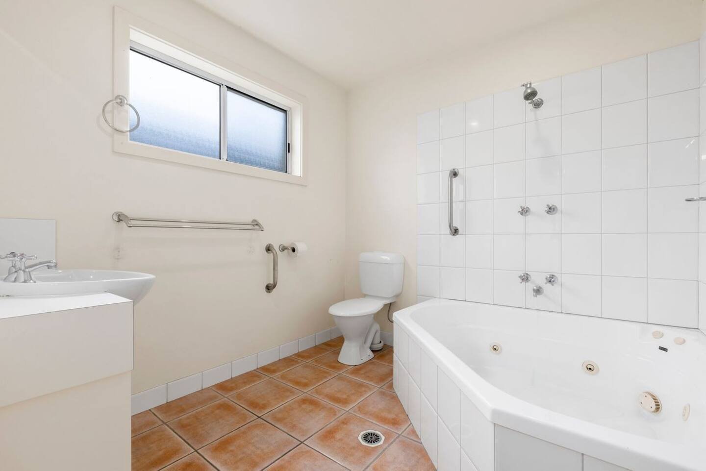 Property Gallery Thumbnail 8