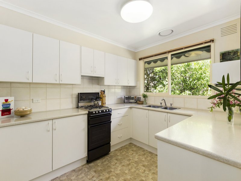 39 Boardman Close, Box Hill South image 6