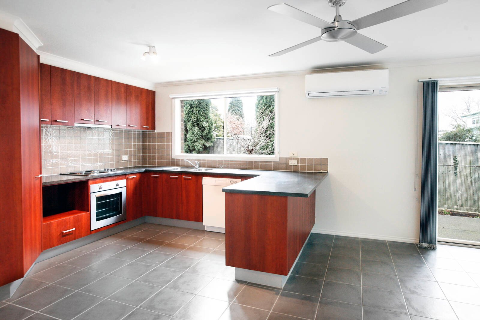 Property Gallery Thumbnail 3
